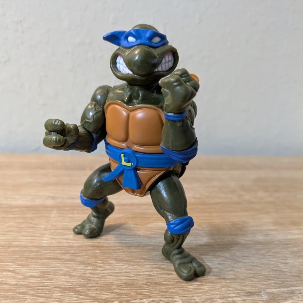 TMNT Leonardo Storage Shell Action Figure Playmates 2022 Viacom Blue Leonardo